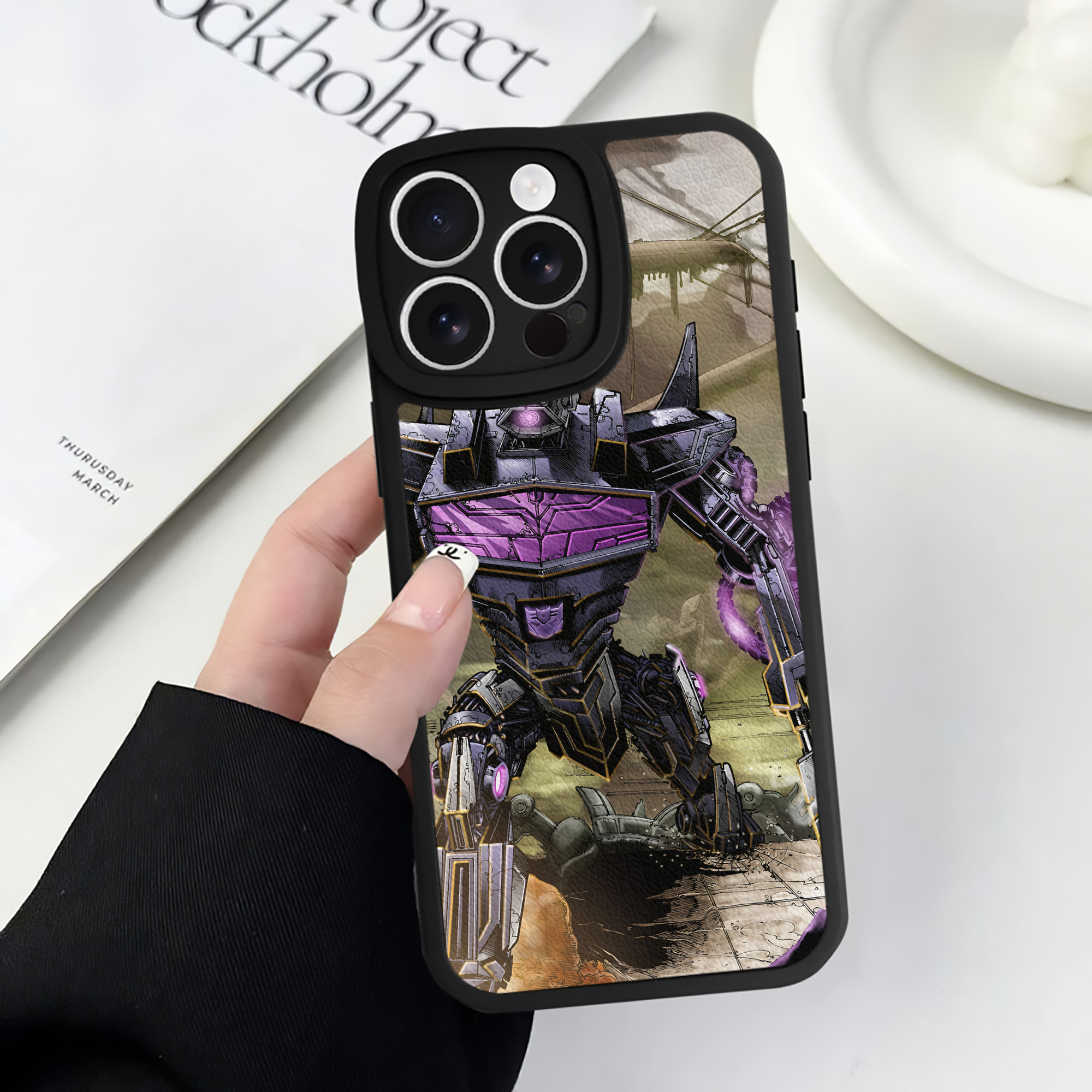 （画像用） Transformers トランスフォーマー 【iPhone 16シリーズ対応】シリコンスマホケース（レザー調） 材質：シリコン
